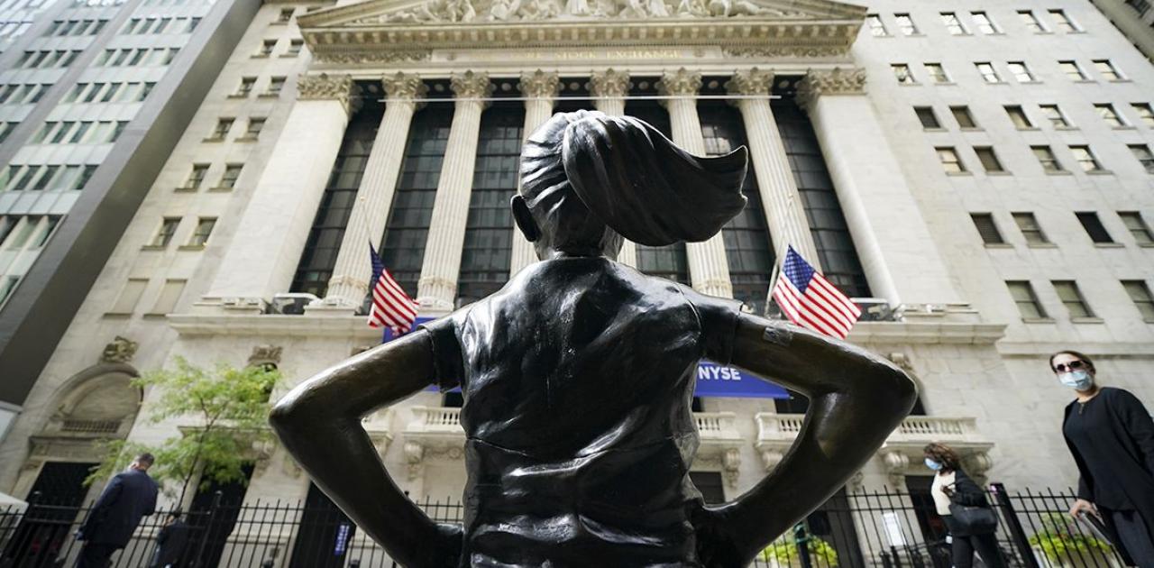Wall Street: Να αποτινάξουν τους φόβους μιας τραπεζικής κρίσης επιχείρησαν οι επενδυτές-Ισχυρά κέρδη στις περιφερειακές τράπεζες
