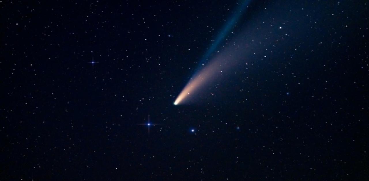 A comet three times larger than Mount Everest explodes and reaches Earth (video)