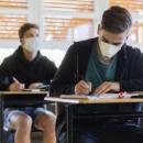 μαθητές με μάσκες