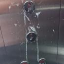 ροχάλες σε κουμπιά ασανσέρ