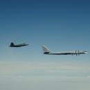 F-22 με ρωσικό βομβαρδιστικό