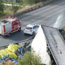 Ανατροπή νταλίκας στην Πατρών - Πύργου: Ένας τραυματίας