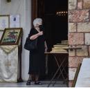 χρήση μάσκας σε εκκλησία 