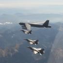 Ελληνικά F-16 συνοδεύουν B-52
