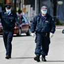 αστυνομικοί με μάσκα