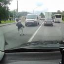 Ρωσίδα περνάει το δρόμο