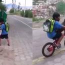 σκύλος και παιδί στο Εκουαδόρ