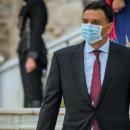 Κικίλιας με μάσκα