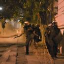 Μολότοφ και δακρυγόνα