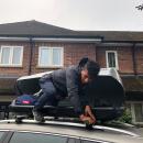 Σουδανός σε αμάξι