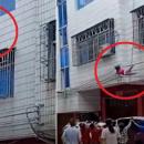 κοριτσάκι που πέφτει