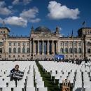 13.000 καρέκλες