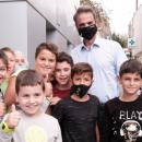 Ο πρωθυπουργός μαζί με μαθητές στη Σαμοθράκη