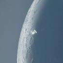 Ο Διεθνής Διαστημικός Σταθμός και στο βάθος η Σελήνη