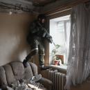 Ρώσος στρατιώτης σε σπίτι