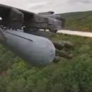 ρωσικό επιθετικό ελικόπτερο εκτοξεύει πύραυλο