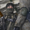 στρατιώτες