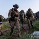 στρατιώτες