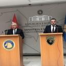 Κοσοβάρος υπουργός άμυνας Maqdonci με Τούρκου υπουργού άμυνας Γκουλέρ