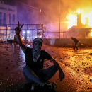 καίνε την αμερικανική πρεσβεία στην Βηρυτό