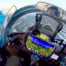 ουκρανικό μαχητικό Su-27 με τάμπλετ στο πιλοτήριό του