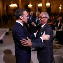 Μακρόν - Εφημεριδοπώλης