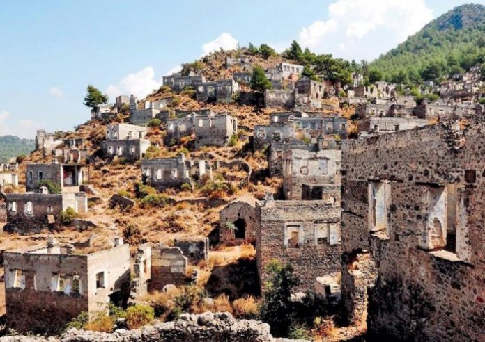 Το Μικρασιατικό χωριό – φάντασμα που δεν στέριωσαν οι Τούρκοι γιατί.. οι Έλληνες «έριξαν» κατάρα!