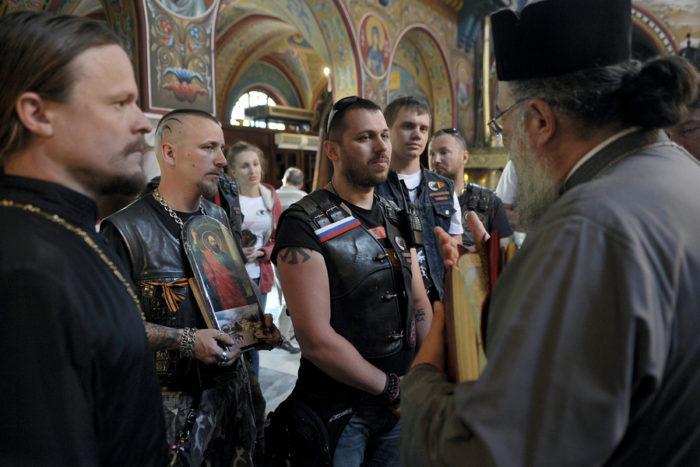 Αντιπροσωπεία της ρωσικής λέσχης μοτοσικλετιστών οι «Λύκοι της Νύχτας», επισκέφτηκαν τον Ιερό Καθεδρικό Ναό Αποστόλου Παύλου, στην Κόρινθο, τη Δευτέρα 16 Μαΐου 2016. Η επίσκεψη έγινε στο πλαίσιο του κοινού αφιερωματικού έτους 2016 «η Ελλάδα στη Ρωσία και η Ρωσία στην Ελλάδα». ΑΠΕ-ΜΠΕ/ ΑΠΕ-ΜΠΕ/ ΨΩΜΑΣ ΒΑΣΙΛΗΣ