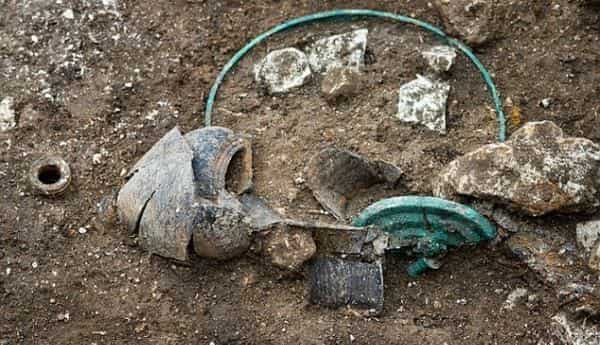 Τάφος Κέλτη με Ελληνικά Ευρήματα Αποδεικνύει όσα Δεν Θέλουν να Ξέρουμε...