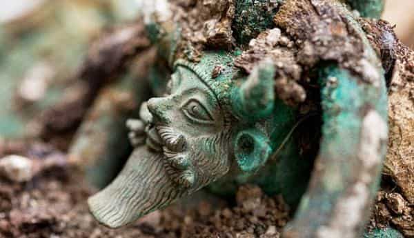 Τάφος Κέλτη με Ελληνικά Ευρήματα Αποδεικνύει όσα Δεν Θέλουν να Ξέρουμε...