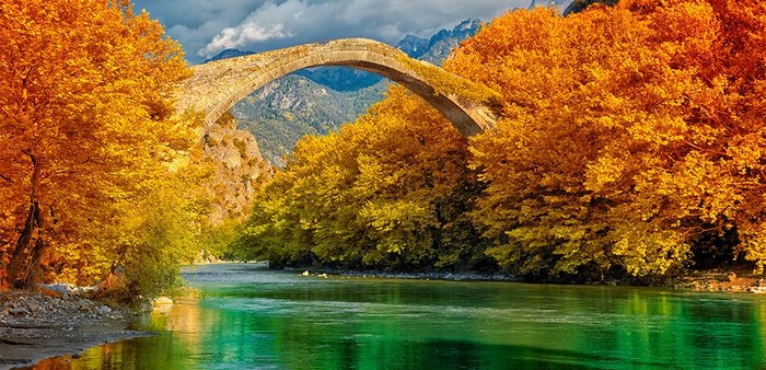 Η Daily Mail για ελληνικό προορισμό: Πηγαίνετε πριν τον μολύνουν οι τουρίστες!