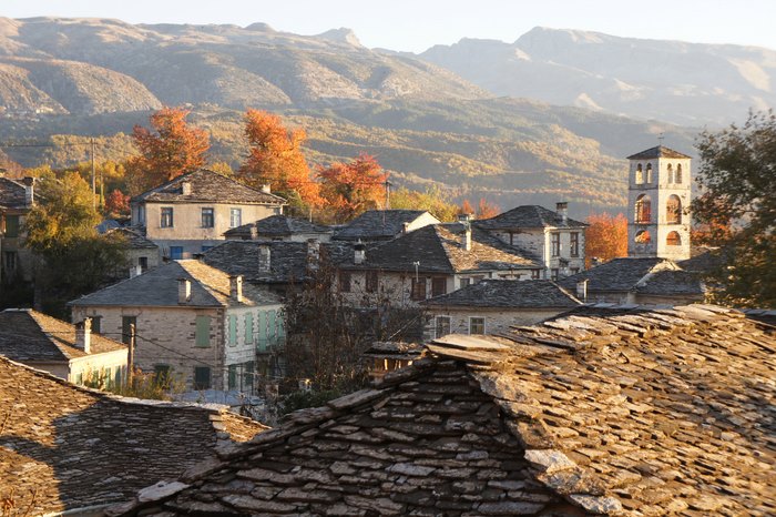 Η Daily Mail για ελληνικό προορισμό: Πηγαίνετε πριν τον μολύνουν οι τουρίστες!