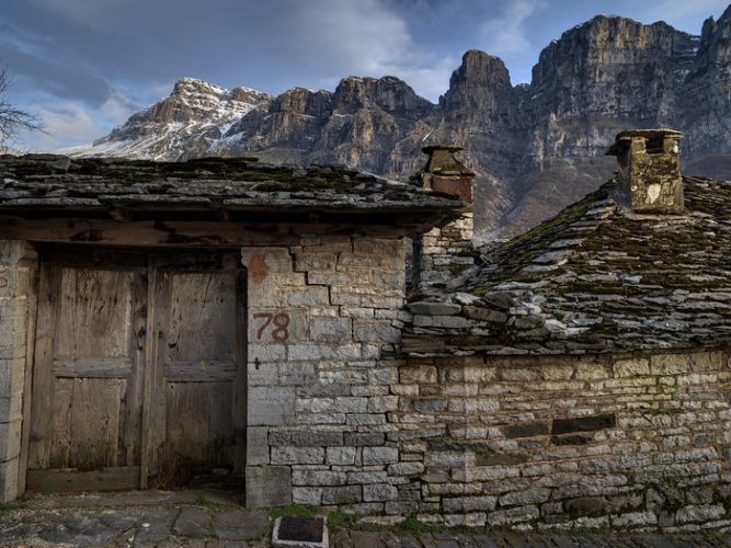 Η Daily Mail για ελληνικό προορισμό: Πηγαίνετε πριν τον μολύνουν οι τουρίστες!