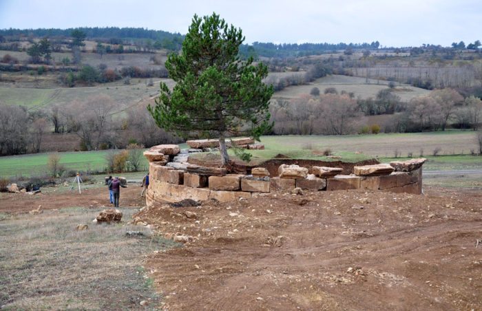 0x0-2200-year-old-paphlogonian-burial-chamber-discovered-in-turkey-1479543276021