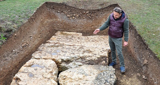 645x344-2200-year-old-paphlogonian-burial-chamber-discovered-in-turkey-1479543216511