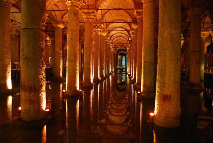 800px-cisterna_basilica_junto_a_santa_sofia_estambul_