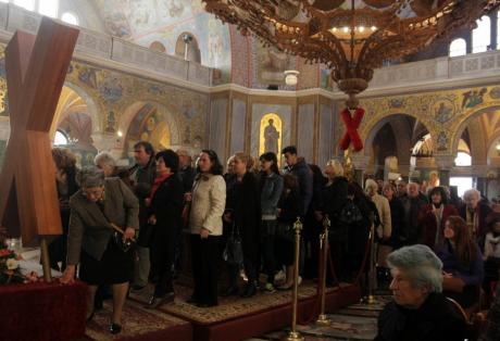 Πάτρα: Χιλιάδες πιστοί από το πρωί στον Άγιο Ανδρέα 