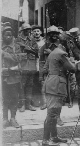 Γάλλοι και Σενεγαλέζοι στρατιώτες στην Θεσσαλονίκη το 1917