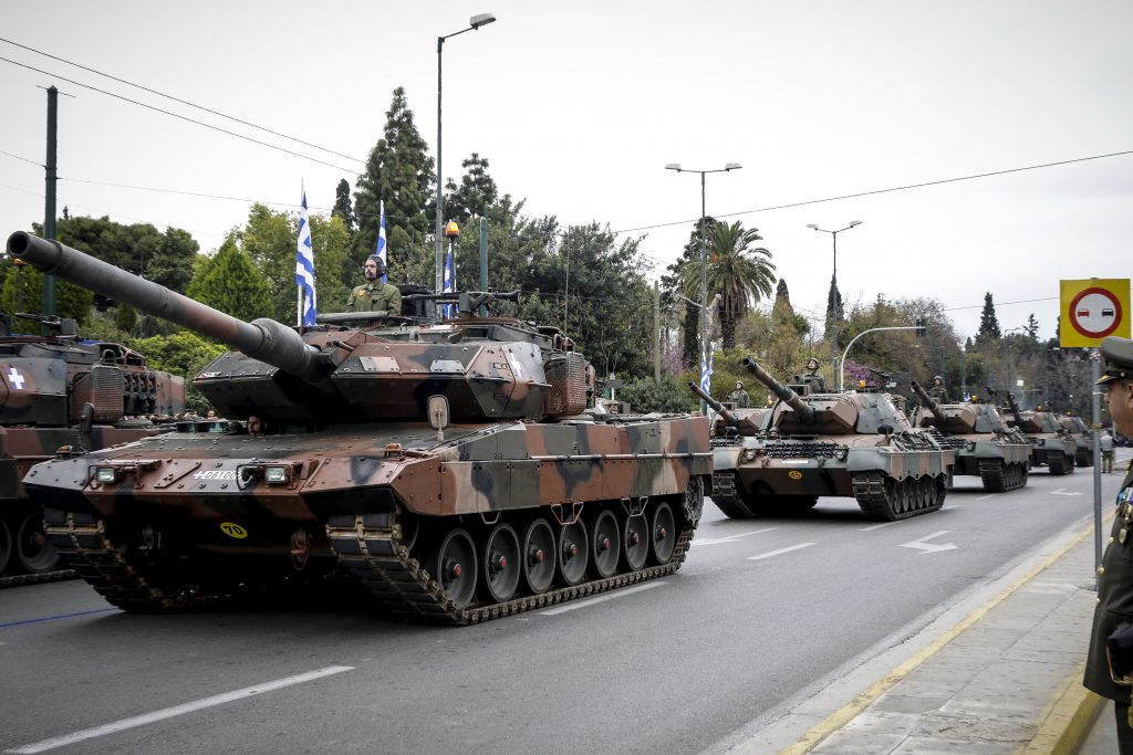 Στείλαμε ηχηρό μήνυμα στην Τουρκία – Δείτε ολόκληρη την παρέλαση – «Έκοψαν» την ανάσα για μια ακόμα χρονιά τα άρματα μάχης – Βίντεο