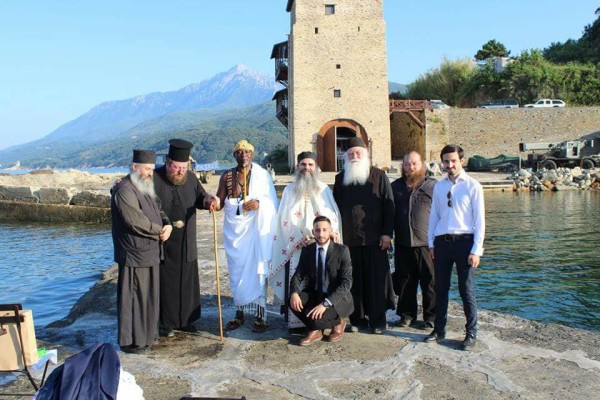 Î‘Ï†ÏÎ¹ÎºÎ±Î½ÏŒÏ‚ Î²Î±ÏƒÎ¹Î»Î¹Î¬Ï‚ Î²Î±Ï€Ï„Î¯ÏƒÏ„Î·ÎºÎµ Î§ÏÎ¹ÏƒÏ„Î¹Î±Î½ÏŒÏ‚ ÏƒÏ„Î¿ Î†Î³Î¹Î¿ ÎŒÏÎ¿Ï‚