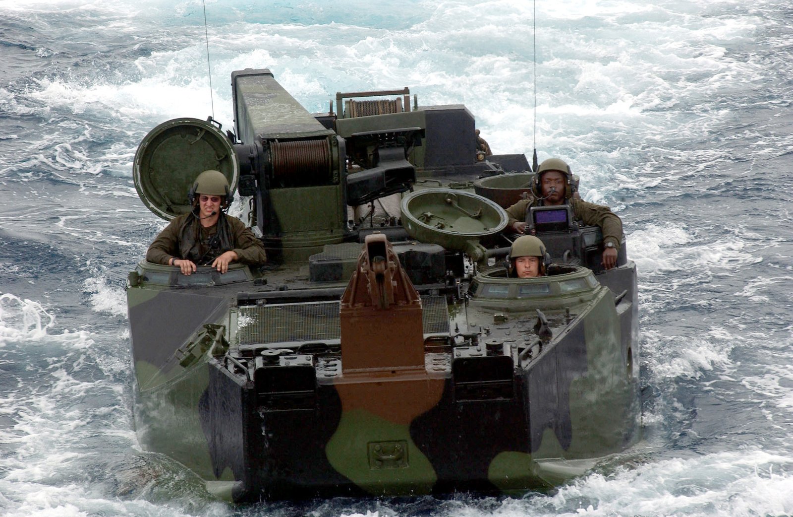 Οι ΗΠΑ παραχωρούν 9 τεθωρακισμένα AAV7A1 στην Ελλάδα – Σημαντική ενίσχυση για τις ΕΔ