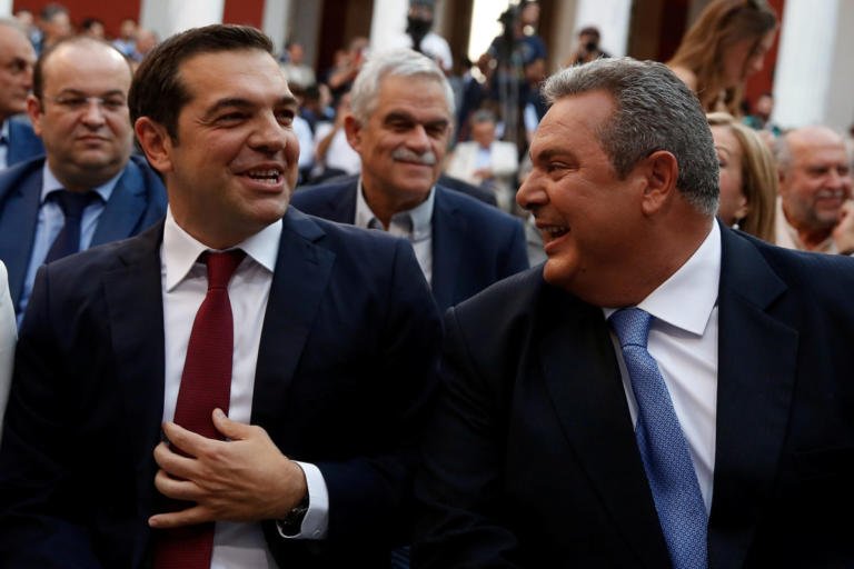 Σκατά τεράστια στρόφιγγες