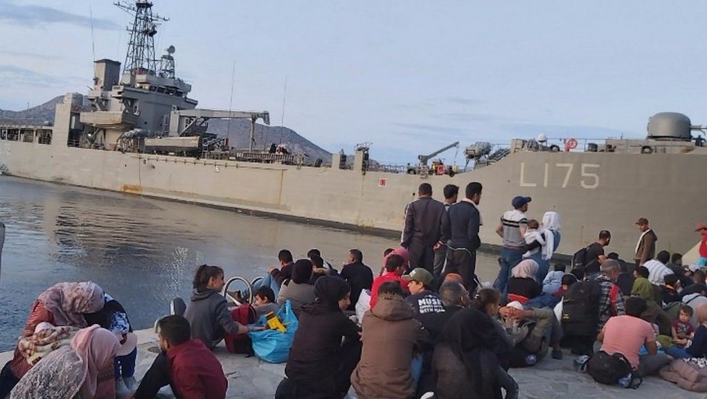 Αποτέλεσμα εικόνας για αρματαγωγά πρόσφυγες