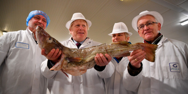 https://www.pentapostagma.gr/wp-content/uploads/2019/12/Boris-Johnson-fishmarket.jpg